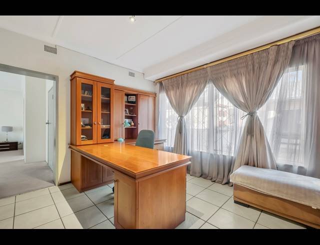 5 BEDROOM HOUSE FOR SALE IN FERNDALE